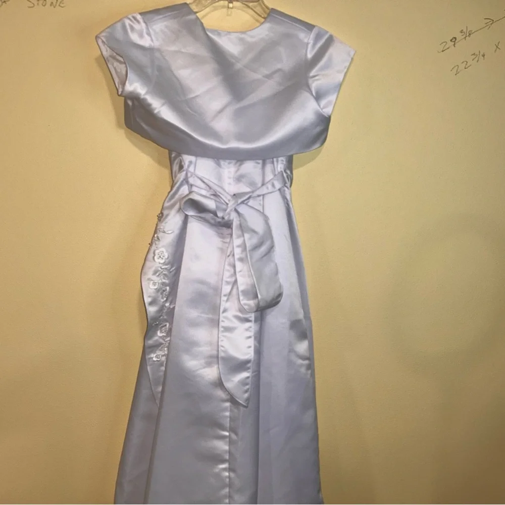 NWOT flower girl/ communion dress size 10 white with short cap sleeve cover‎ up